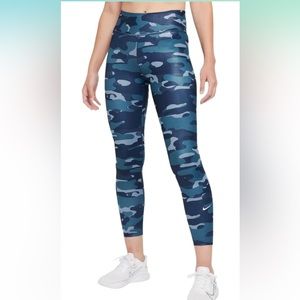 NWT: Nike One Women's Mid-Rise Camo full length Leggings size Medium